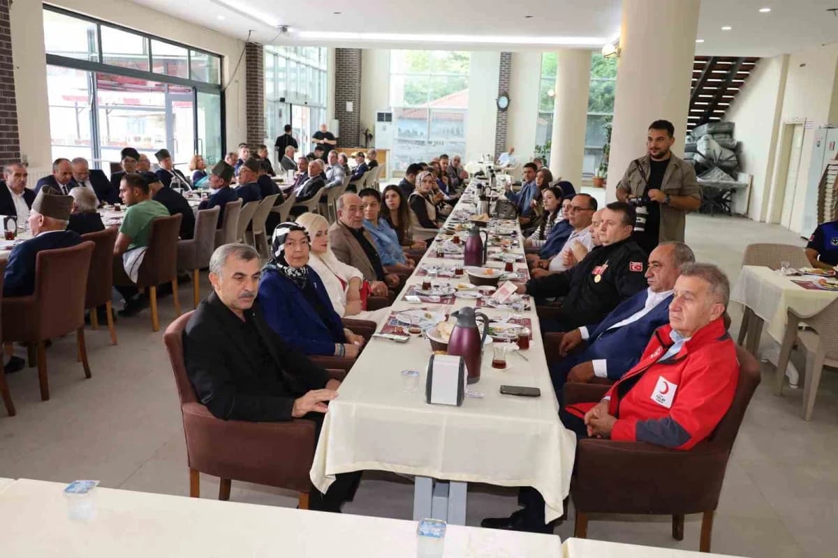 Samsun’un Bafra ilçesinde 19 Eylül Gaziler Günü dolayısıyla düzenlenen programlarda Gaziler ve şehit aileleri bir araya