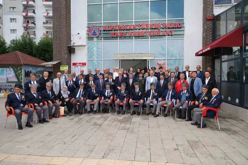 Samsun’un Bafra ilçesinde 19 Eylül Gaziler Günü dolayısıyla düzenlenen programlarda Gaziler ve şehit aileleri bir araya