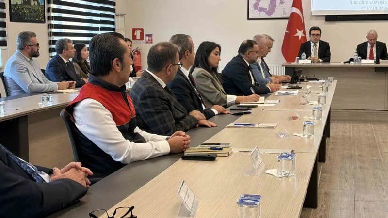 Valilik koordinatörlüğünde düzenlenen toplantı İl Özel İdaresi Meclis Salonu’nda gerçekleştirildi. Bağımlılıkla Mücadele