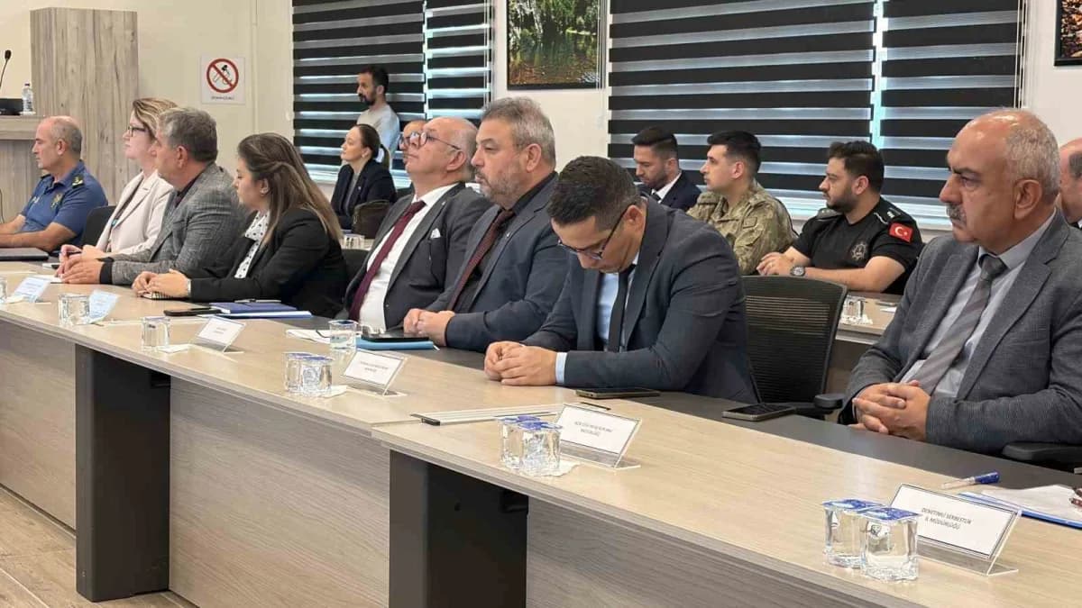 Valilik koordinatörlüğünde düzenlenen toplantı İl Özel İdaresi Meclis Salonu’nda gerçekleştirildi. Bağımlılıkla Mücadele