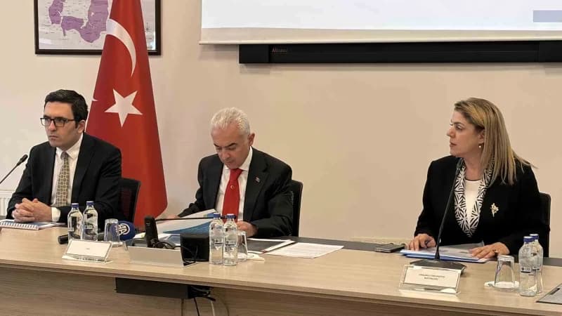 Kırklareli Valiliği önünde Bağımlılıkla Mücadele İl Kurulu toplantısı yapılıyor