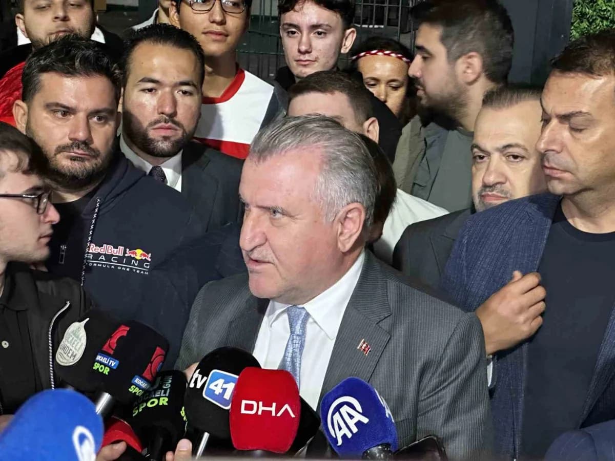 Gençlik ve Spor Bakanı Osman Aşkın Bak, UEFA Uluslar a Ligi 1. Grup ilk maçında Kocaeli’de Fransa’ya mağlup olan a Milli
