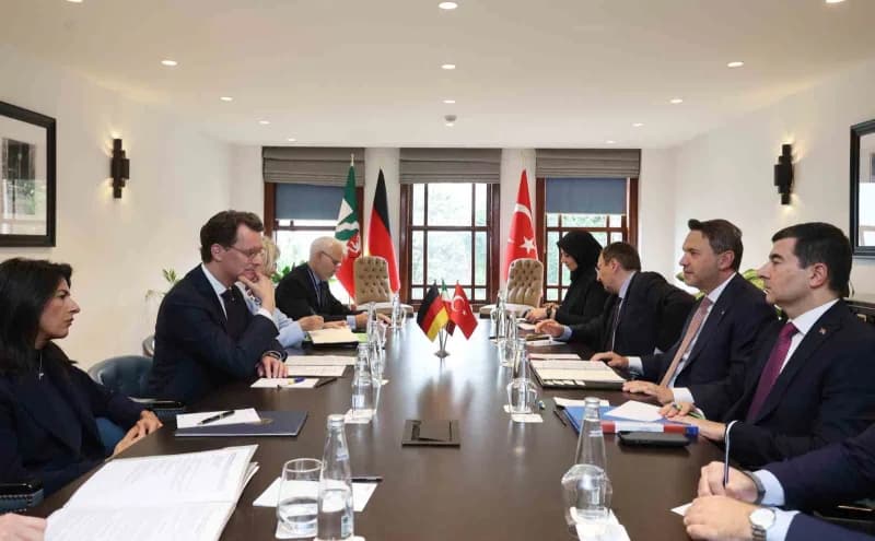 Enerji ve Tabii Kaynaklar Bakanı Alparslan Bayraktar,Türkiye ile Almanya’nın Kuzey Ren-Vestfalya Eyaleti arasında düzenl