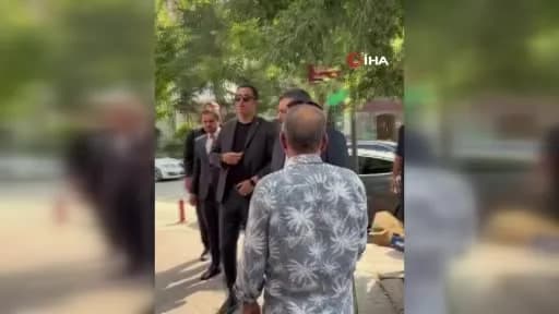 İçişleri Bakanı Mustafa Çiftçi Ankara'da esnaf ziyaretinde vatandaşlarla sohbet ediyor