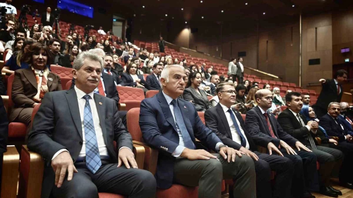 94. Dil Bayramı'nda Türk Diline Hizmet Ödülleri töreni Atatürk Kültür, Dil ve Tarih Yüksek Kurumu'nda düzenlendi.