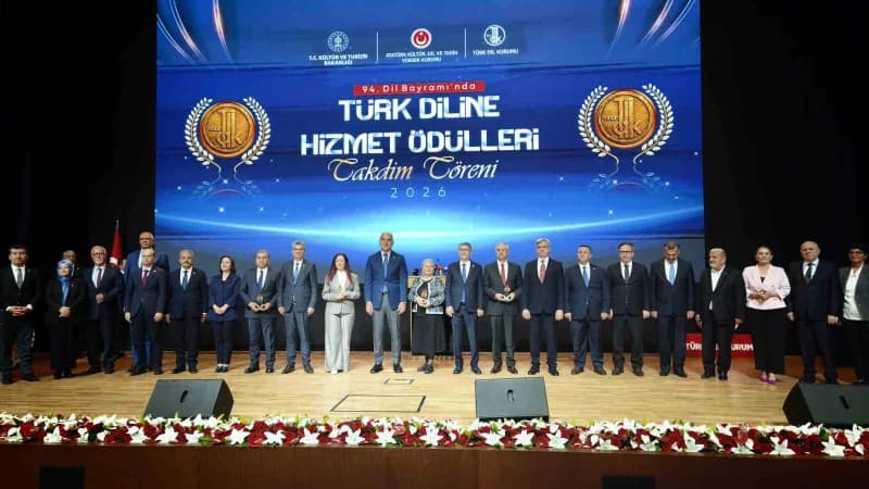 Programa Bakan Ersoy'un yanı sıra Türk Dil Kurumu Başkanı Osman Mert, Yüksek Kurum Başkanı Derya Örs, ödül alacak kuruml
