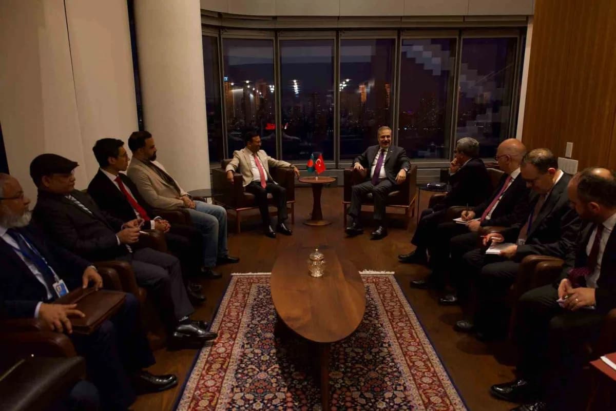 Dışişleri Bakanı Hakan Fidan, New York'ta Bangladeş Dışişleri Devlet Bakanı Humaiun Kobir’i kabul etti.