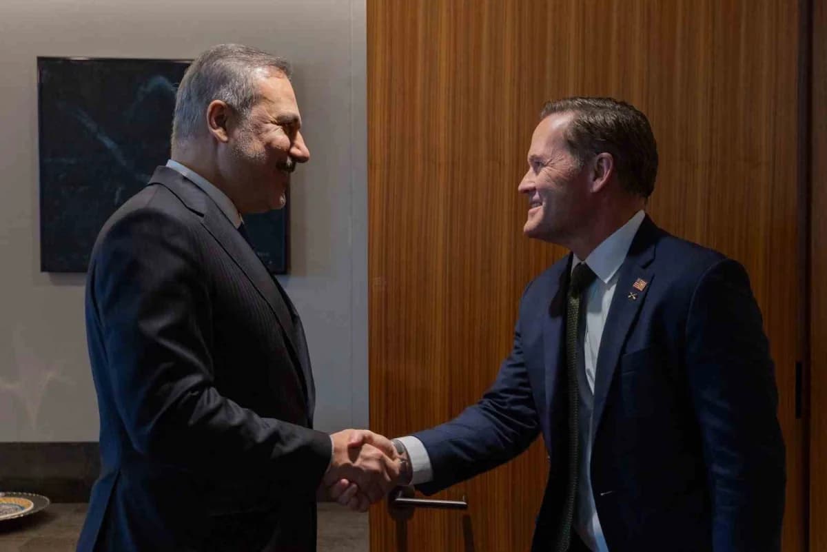 Dışişleri Bakanı Hakan Fidan, New York'ta BM Daimi Temsilcisi Mike Waltz ile bir araya geldi.