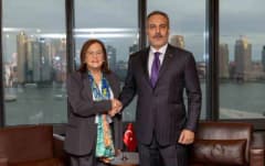 Dışişleri Bakanı Hakan Fidan ve El Salvador Dışişleri Bakanı Alexandra Hill New York'ta anlaşma imzalarken