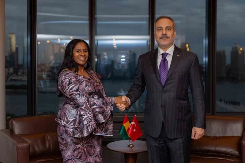Dışişleri Bakanı Hakan Fidan ve Gine Bissau Dışişleri Bakanı Fatuma Jau New York'ta görüşme yaparken