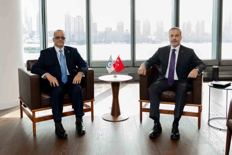Dışişleri Bakanı Hakan Fidan, New York’ta İslam İşbirliği Teşkilatı (İİT) Genel Sekreteri İsmail Ould Cheikh Ahmed ile b