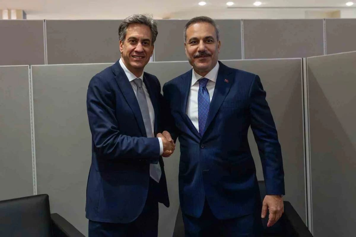 Bakan Fidan, İngiliz mevkidaşı Miliband ile görüştü