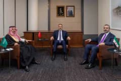 Dışişleri Bakanı Hakan Fidan, New York'ta Türkiye, Suriye ve Suudi Arabistan dışişleri bakanlarıyla üçlü toplantıda