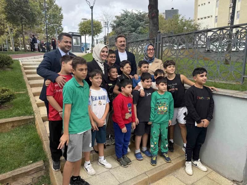 Aile ve Sosyal Hizmetler Bakanı Mahinur Özdemir Göktaş, "Türkiye Yüzyılı Buluşmaları" kapsamında İstanbul Bahçelievler’d