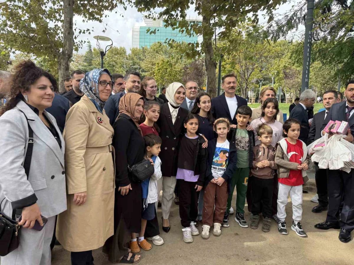 Aile ve Sosyal Hizmetler Bakanı Mahinur Özdemir Göktaş, "Türkiye Yüzyılı Buluşmaları" kapsamında İstanbul Bahçelievler’d