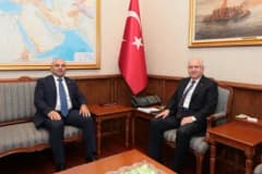 Milli Savunma Bakanı Yaşar Güler ve Azerbaycan’ın Ankara Büyükelçisi Reşad Aslanov görüşme sırasında