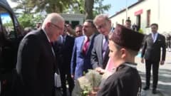 Milli Savunma Bakanı Yaşar Güler Kars Valiliği ve Belediyesini ziyaret ederken