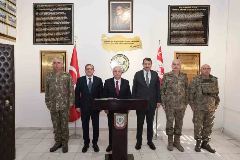 Milli Savunma Bakanı Yaşar Güler, Kars’ta 14’üncü Mekanize Piyade Tugay Komutanlığını ziyaret ederek inceleme ve denetle