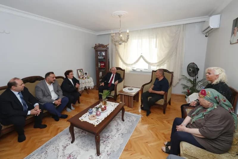 Milli Savunma Bakanı Yaşar Güler, Diyarbakır’ın Lice ilçesinde şehit olan Alaattin Buluç’un, İstanbul’daki ailesini ziya