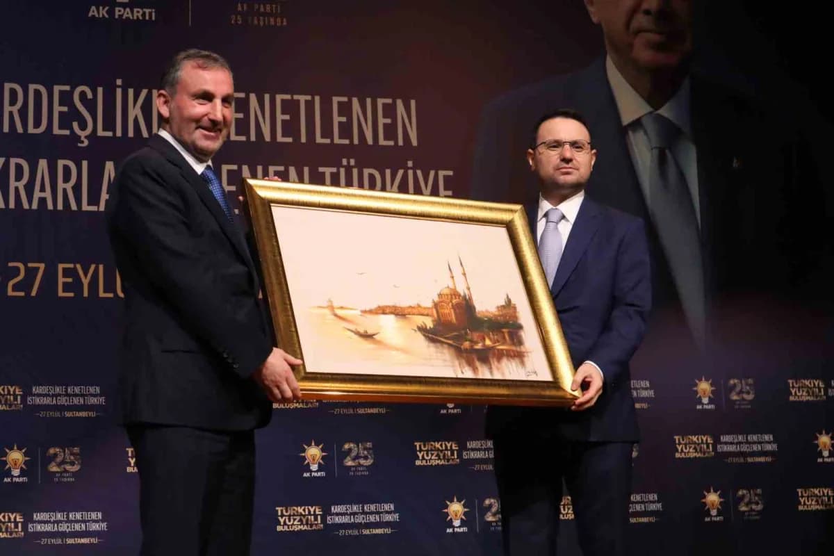 Program, hediye takdimi ve aile fotoğrafı çekiminin ardından sona erdi.