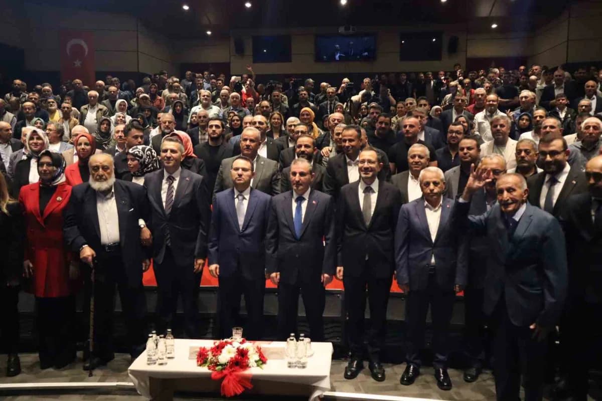Adalet Bakanı Akın Gürlek, Sultanbeyli’de AK Parti ilçe teşkilatı toplantısında konuşma yapıyor