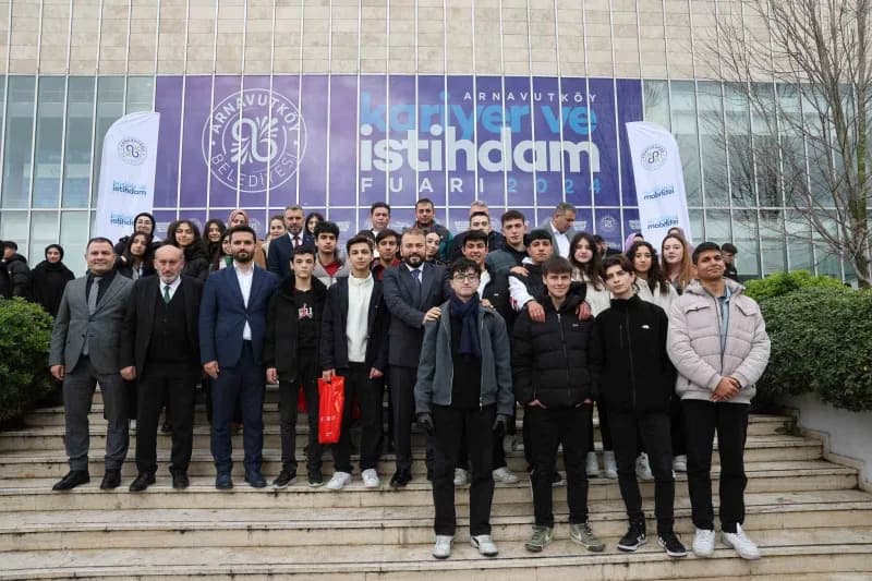Çalışma ve Sosyal Güvenlik Bakanı prof. Dr. Vedat Işıkhan, Arnavutköy Belediyesi tarafından düzenlenen "İstihdam Buluşma