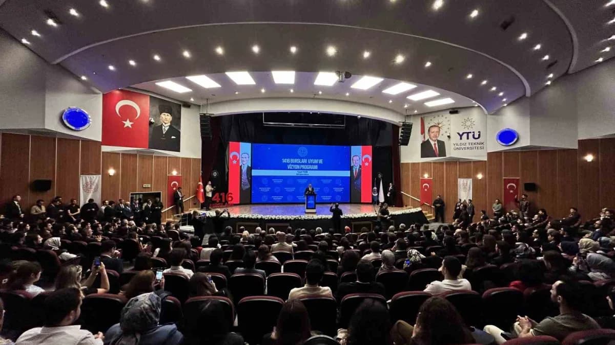 Milli Eğitim Bakanı Yusuf Tekin, Yıldız Teknik Üniversitesi Tarihi Hamam Kültür Merkezi'nde düzenlenen 1416 Bursları Uyu