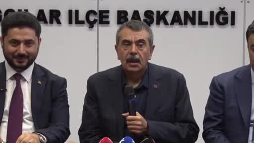 Milli Eğitim Bakanı Yusuf Tekin Bağcılar'da Türkiye Yüzyılı Buluşmaları programında konuşma yaparken