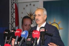 Ulaştırma ve Altyapı Bakanı Abdulkadir Uraloğlu, AK Parti Ortahisar İlçe Danışma Meclisi toplantısında konuşma yaparken