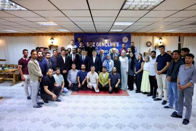 Bakan Yumaklı, Erzincan’da gençlerle buluştu
