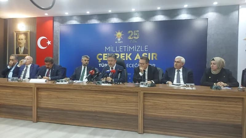 Erzurum’a gelen Tarım ve Orman Bakanı İbrahim Yumaklı, AK Parti Erzurum İl Başkanlığı’nı ziyaret etti. AK Parti İl Başka