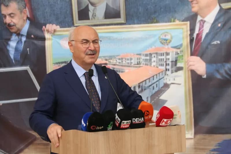 Denizli İl Millî Eğitim Müdürlüğü ile meslek kuruluşları arasında imzalanan iş birliği protokolüyle Baklan Tarım Mesleki