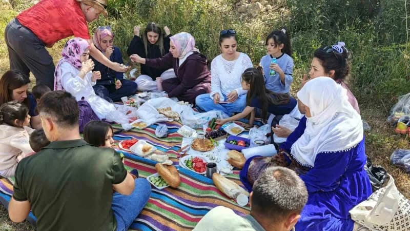 Vadi Doğa Sporları Kulübü üyeleri, Van'ın Doğal güzellikleriyle öne çıkan Çatak ilçesinde hem Doğa yürüyüşü ve piknik ya