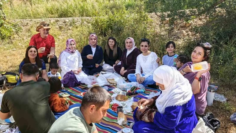 Vadi Doğa Sporları Kulübü üyeleri, Van'ın Doğal güzellikleriyle öne çıkan Çatak ilçesinde hem Doğa yürüyüşü ve piknik ya
