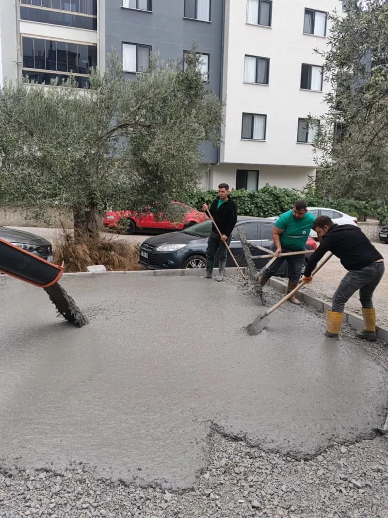 Balıkesir’in Edremit ilçesinde vatandaşların kullanımına yönelik yeni yeşil alanlar için çalışmalar sürüyor.