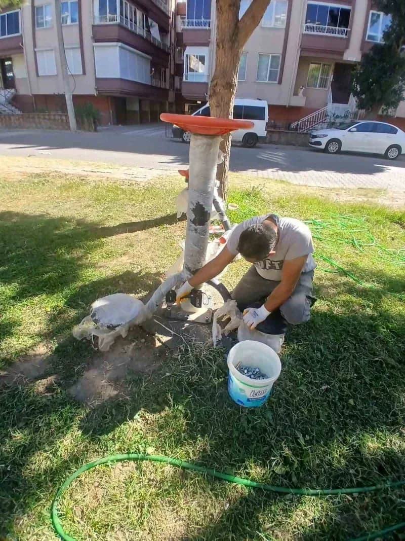 Balıkesir’in Edremit ilçesinde vatandaşların kullanımına yönelik yeni yeşil alanlar için çalışmalar sürüyor.