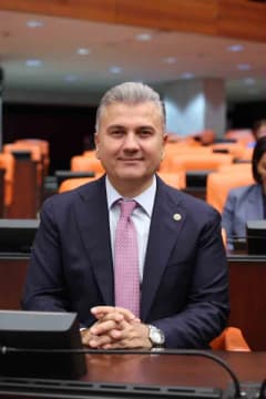 Milletvekili Mustafa Canbey İvrindi-Korucu yolundaki çalışmaları incelerken ve yeni açılan acil sağlık hizmetleri istasy