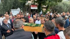 Balıkesir Bandırma'da trafik kazasında hayatını kaybeden hamile anne, 3 yaşındaki kızı ve bebeğinin cenaze töreninden gö