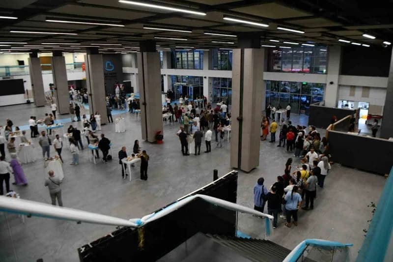 Balıkesir Şehir Tiyatrosunda ilk günden izdiham oluştu