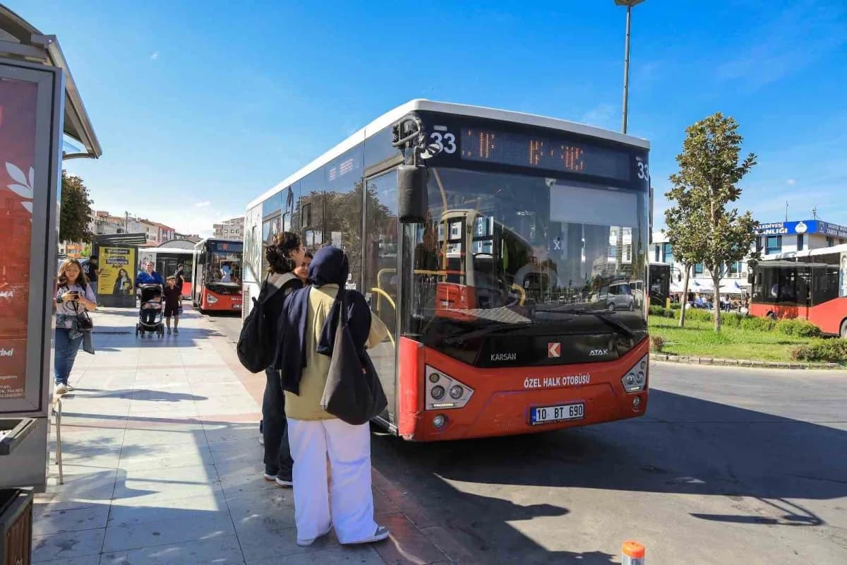 Balıkesir Toplu Taşıma AŞ otobüsleri şehir içinde ve kırsal bölgelerde ulaşım hizmeti sunuyor