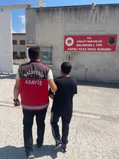 Balıkesir polis ekipleri operasyonlarda yakalanan şüpheliler ve ele geçirilen malzemeler
