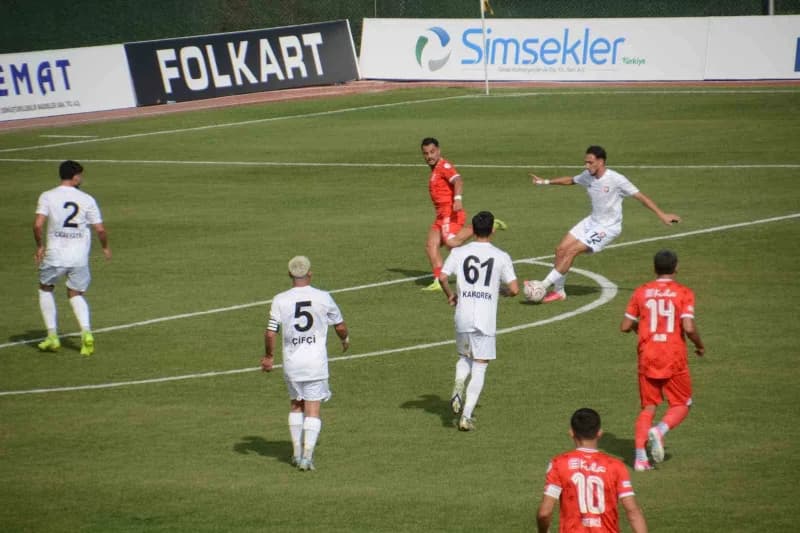 TFF 3. Lig 2. Grup 3. Haftasında Balıkesirspor, kendi stadyumunun bakımda olması nedeniyle Uşakspor mücadelesini Aliağa