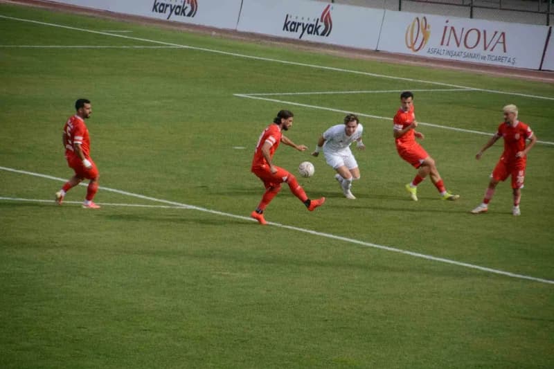 TFF 3. Lig 2. Grup 3. Haftasında Balıkesirspor, kendi stadyumunun bakımda olması nedeniyle Uşakspor mücadelesini Aliağa