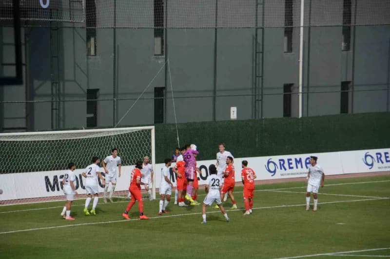 TFF 3. Lig 2. Grup 3. Haftasında Balıkesirspor, kendi stadyumunun bakımda olması nedeniyle Uşakspor mücadelesini Aliağa