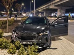 Bandırma-Bursa kara yolunda iki aracın çarpıştığı trafik kazası sonrası olay yeri