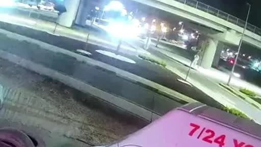 Bandırma-Bursa karayolu Korozman Kavşağı'nda iki aracın çarpıştığı trafik kazası sonrası araçlar ve müdahale ekipleri