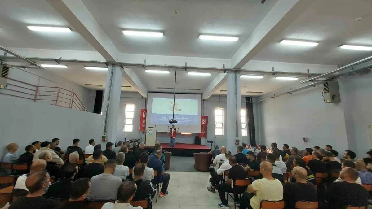 Bandırma Açık Ceza İnfaz Kurumu’nda kadına yönelik şiddet ve bilinçli medya kullanımı eğitimi veriliyor