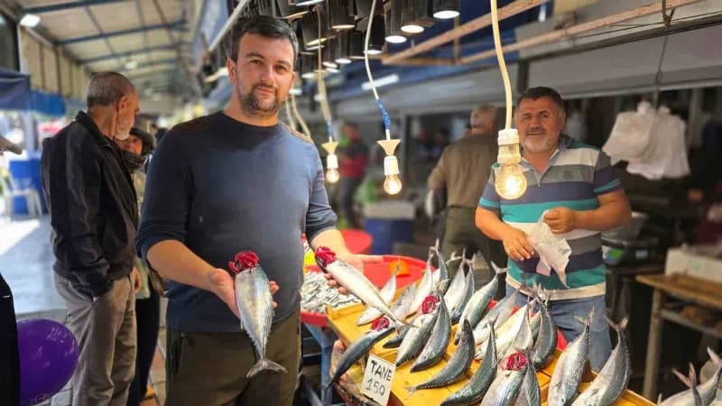 Bandırma’da Balık tezgâhlarında palamut bereketi