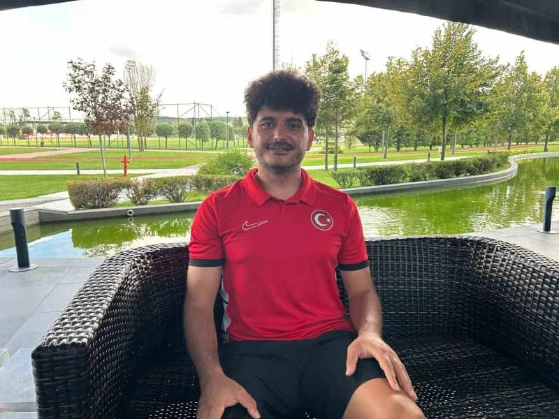 Barış Telli, Ampute Futbol Milli Takımı formasıyla maç sırasında mücadele ederken