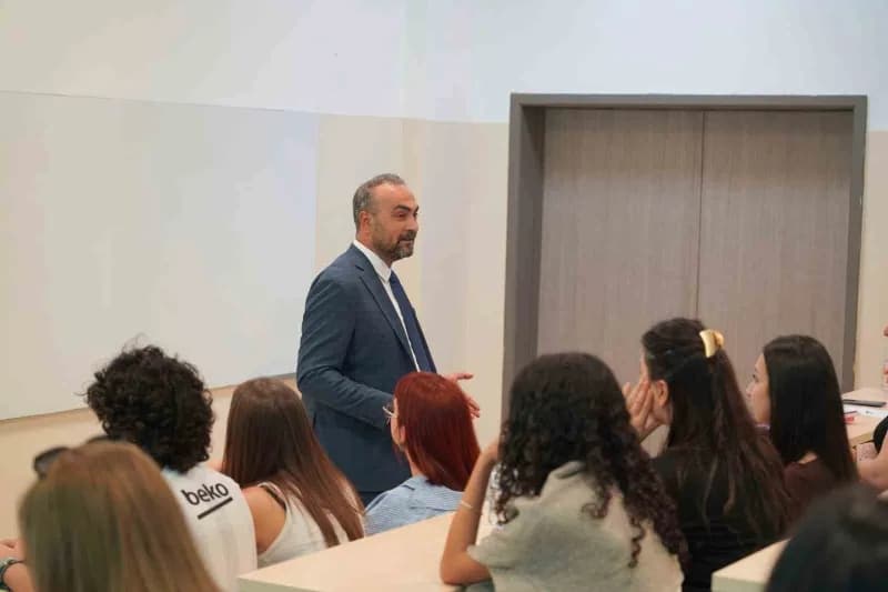 Bartın Üniversitesinde (BARÜ) 2026-2027 akademik yılının ilk derslerinde "Terörsüz Türkiye" başlığı ele alınarak toplums